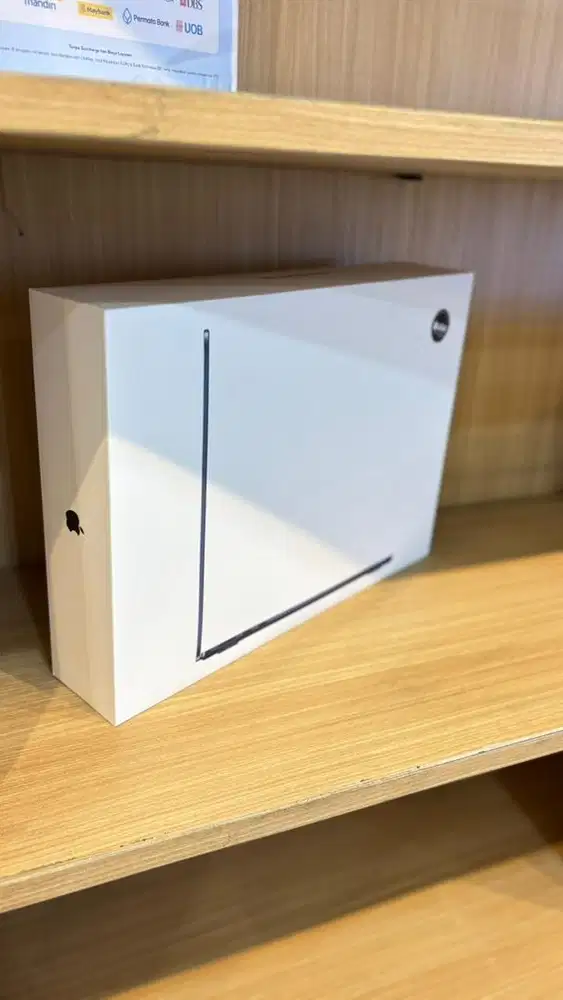 MACBOOK AIR M5 13 2025 16/256GB BRAND NEW