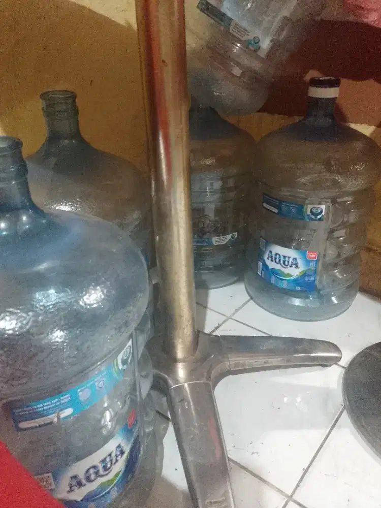 Di jual 7 galon aqua
