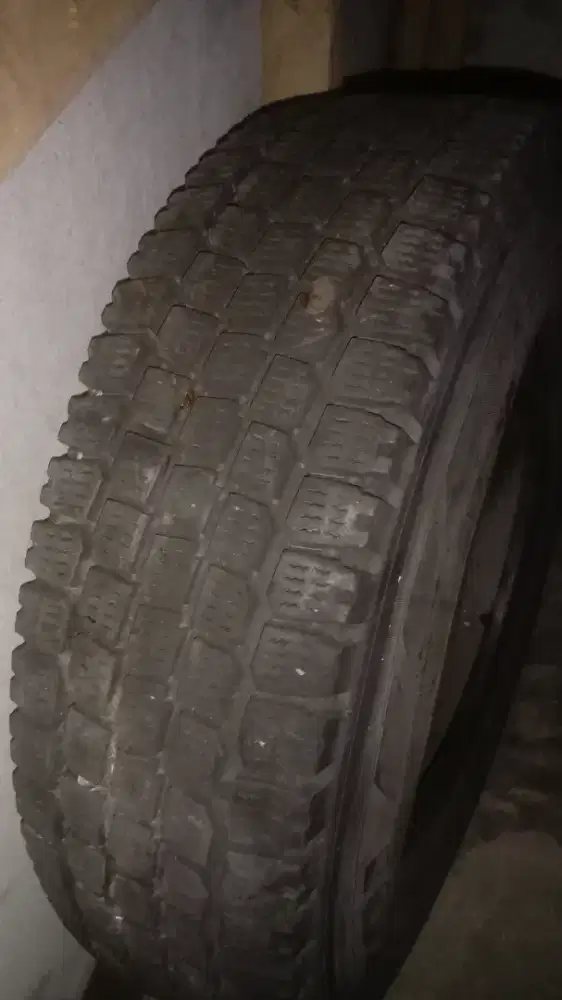 Ban Yokohama Geolandar 195/80 R15 kondisi 80%