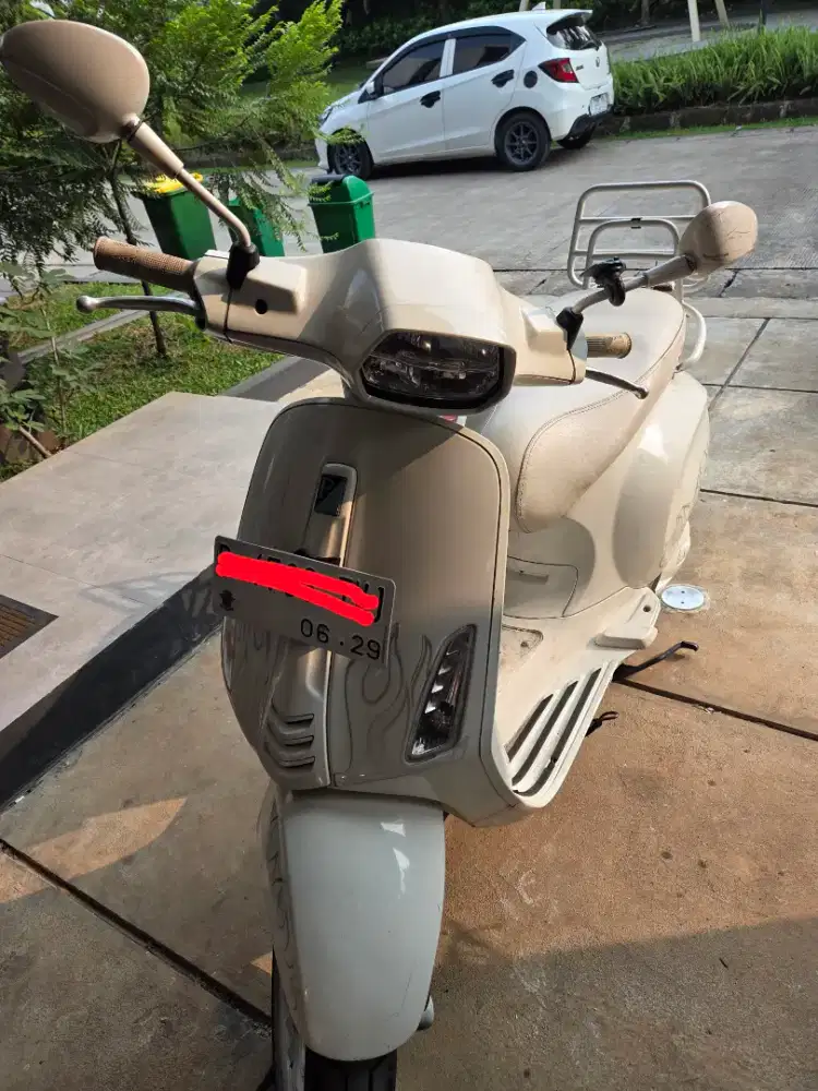 Vespa sprint putih iget 2018