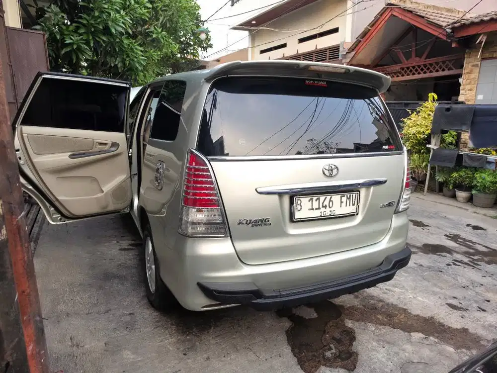 Toyota Kijang Innova Inova E Manual MT Bensin Tahun 2009 Silver , 2008
