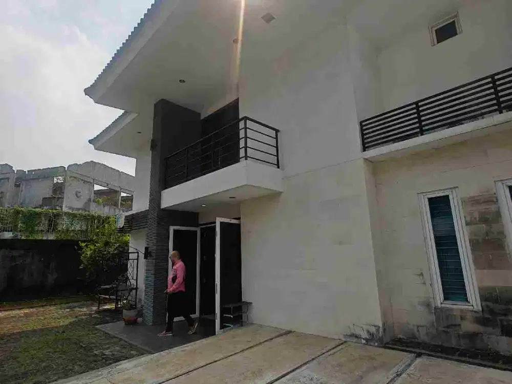 Rumah MewahKedoya Kebon Jeruk Siap Huni