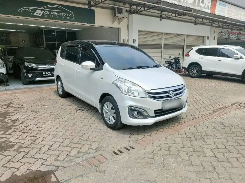 SUZUKI ERTIGA GX 2017 AUTOMATIC PUTIH