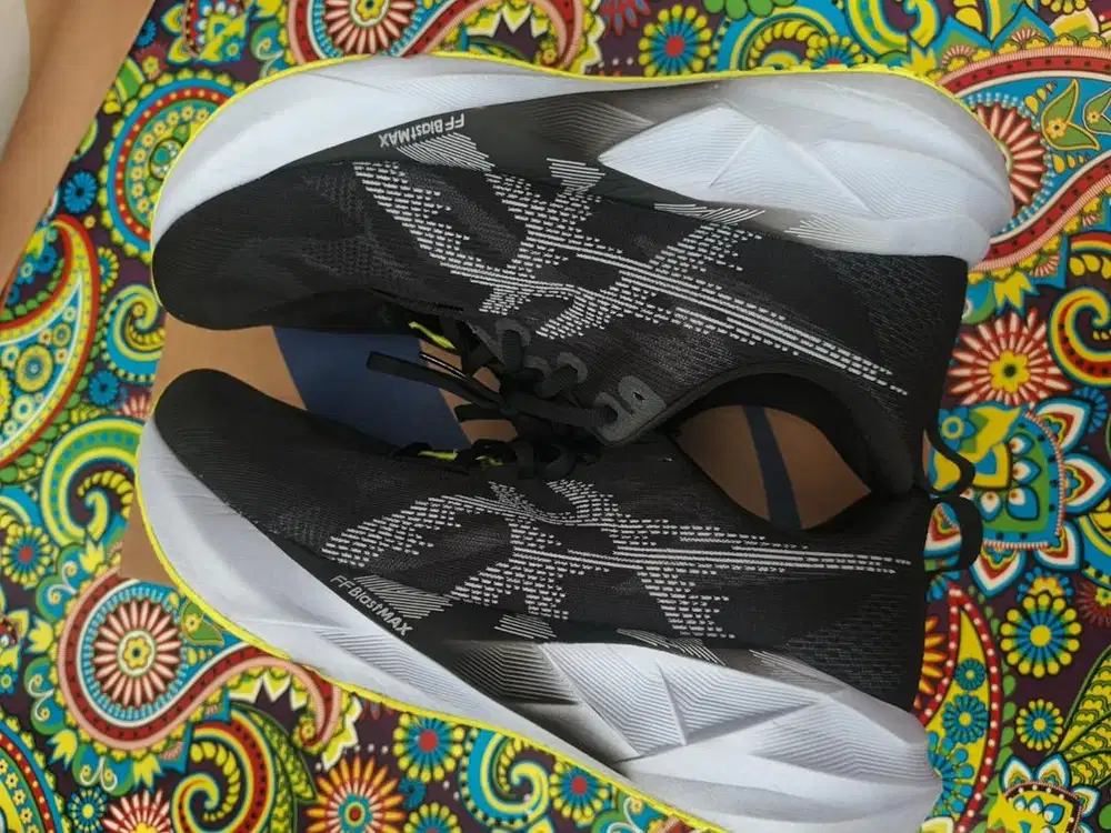 Asics novablast 5 like new baru pakai 2 bulan