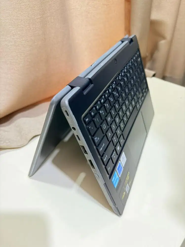 Laptop ASUS BR1100FKA - Layar Touchscreen -  Bisa Lipat  360°