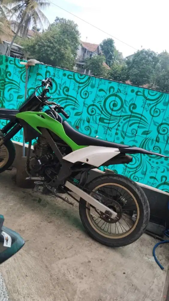 Di jual motor klx bf basic mega pro