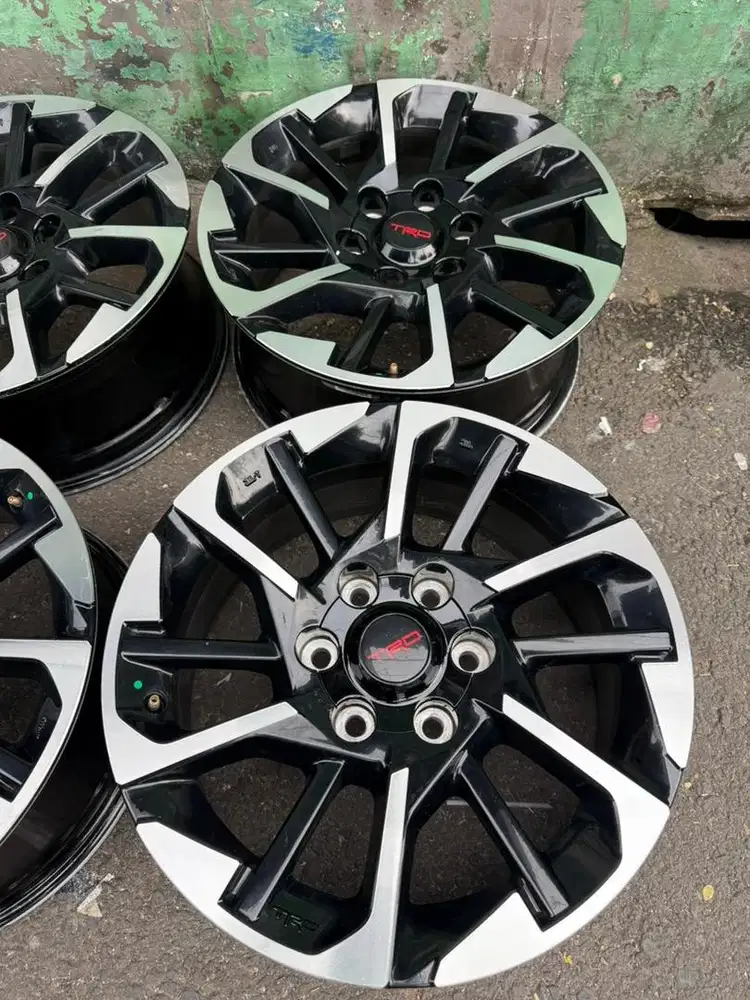 Velg Toyota Fortuner TRD R.18 ori
