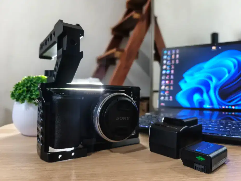 Siap Kerja Sony A6300 + Lensa Sony 16mm f/2.8 + Full Rig & Top Handle