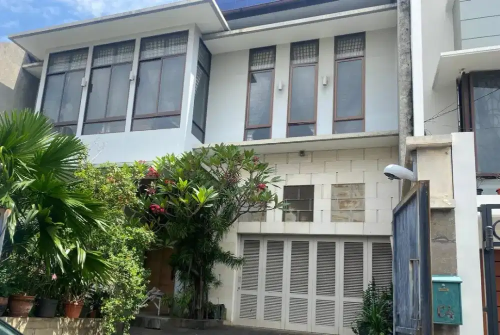 Dijual Rumah 2 lantai dalam komplek