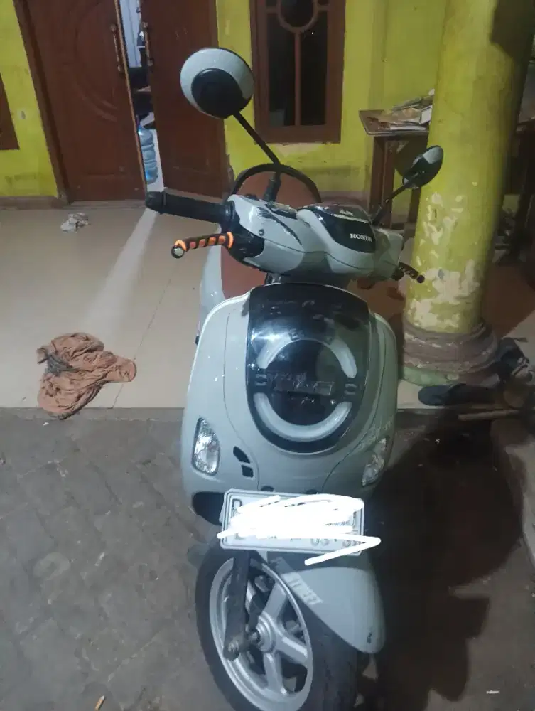 SCOOPY STYLISH GREY - 2026