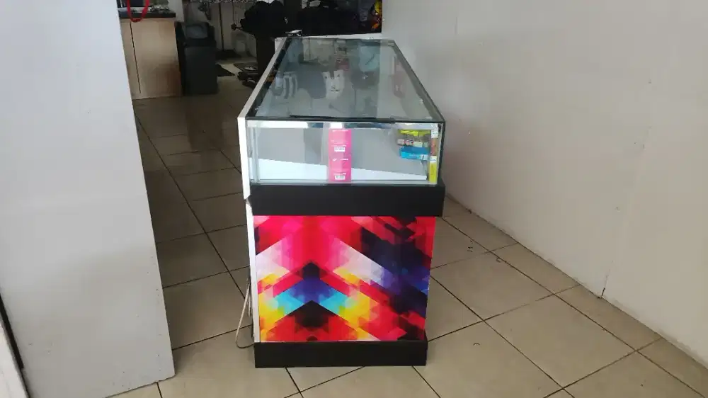 Etalase bekas toko