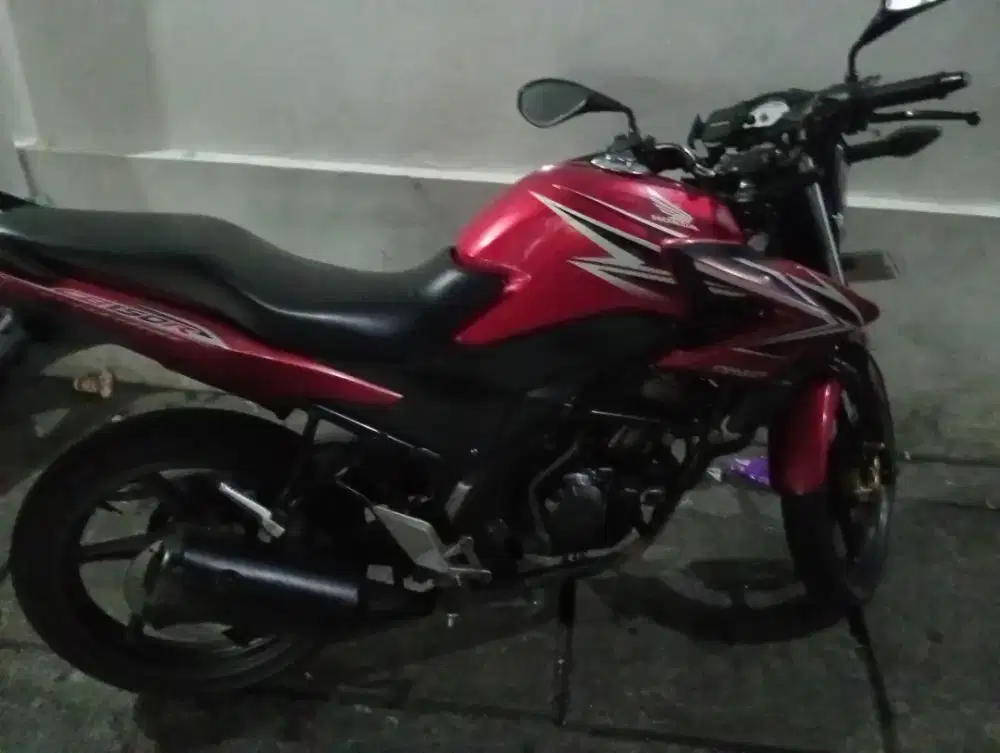 Dijual Honda CB150R Nett 6,5 pajak talet 4 bulan