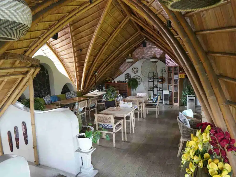 Business Place To Take Over On The Main Road of Ubud