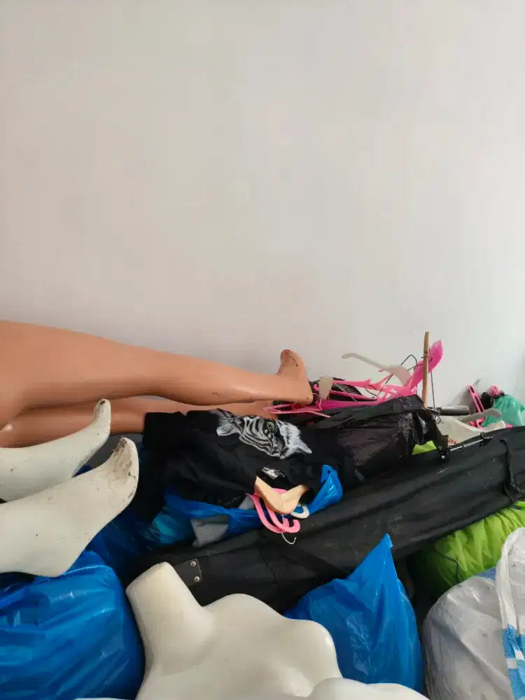Dijual baju celana patung bekas toko