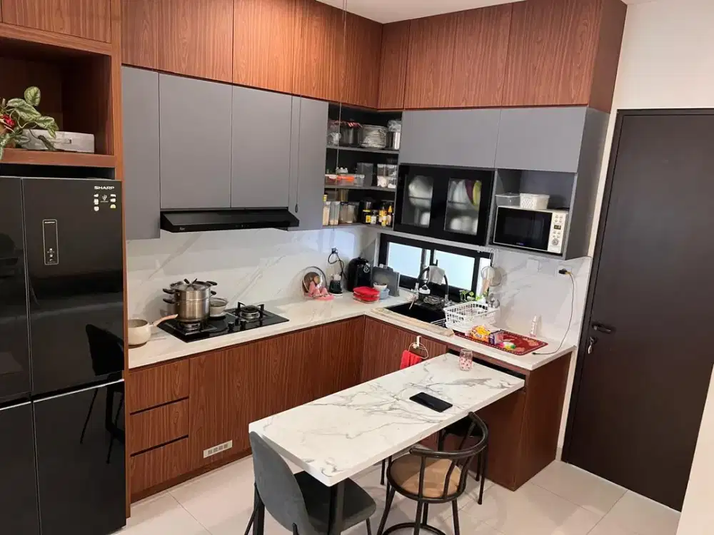 Dijual Rumah Minimalis 3 Lantai Luas Tanah 6 X 15 , Ada Swimming Pool & Rooftop Cantik Harga 3,5M Nego di Komplek Kelapa Puan