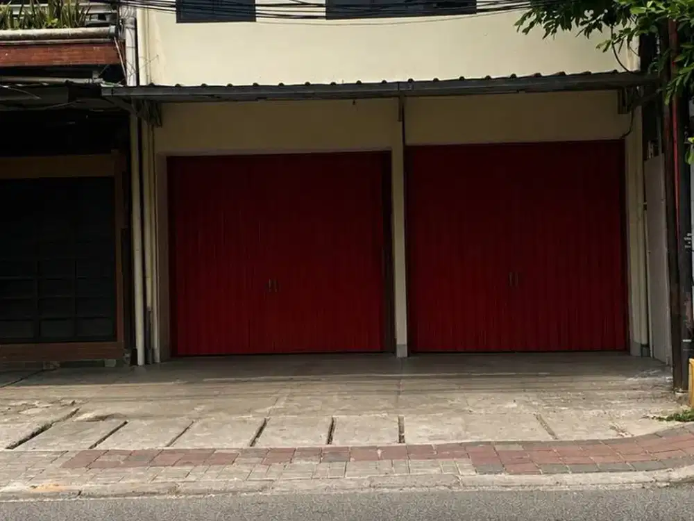Disewakan Ruko Gandeng 2 Lantai di Jalan Raya Ciracas – Lokasi Strategis Pinggir Jalan