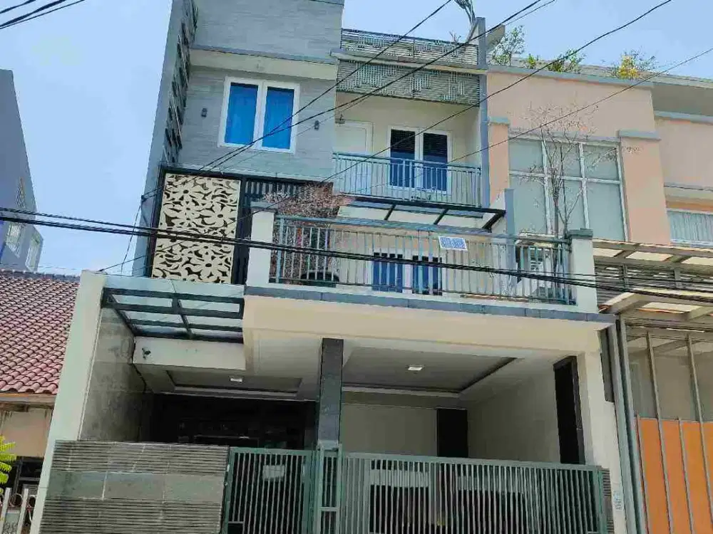 Rumah Green Garden 3 Lantai Siap Huni