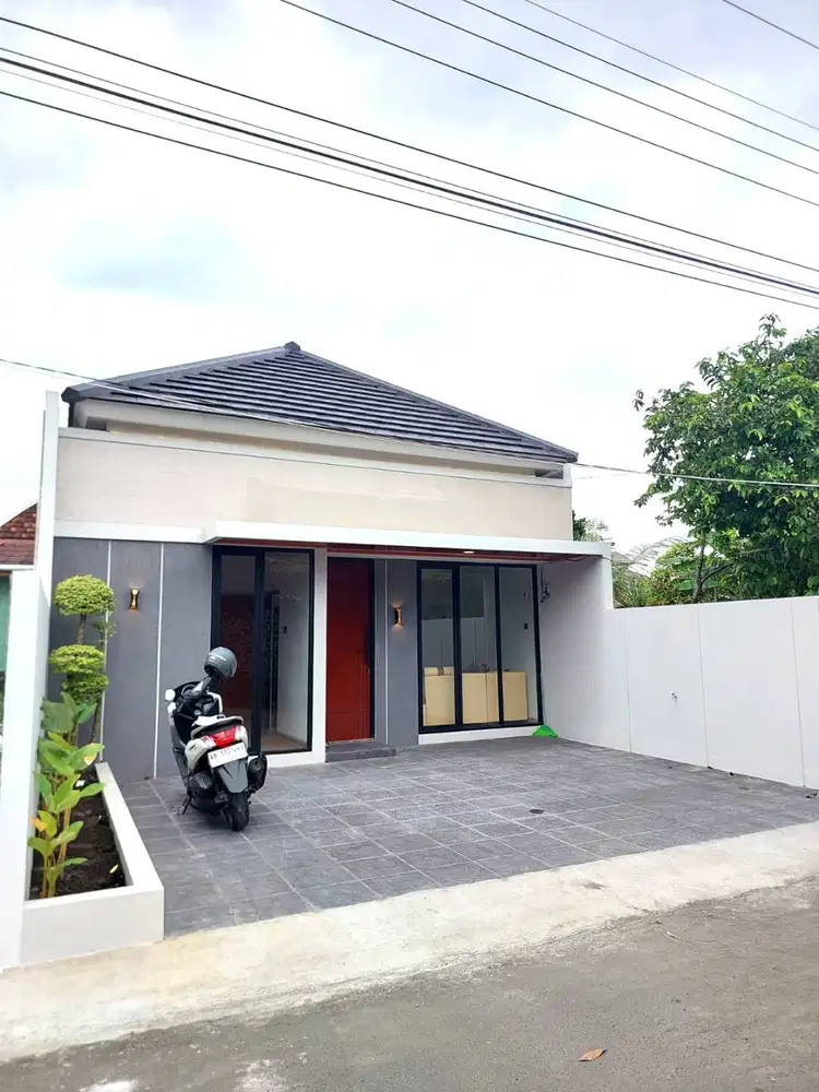 Rumah Modern Strategis dekat Jalan Raya Sambiroto