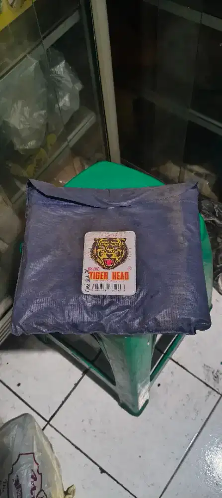 Jas hujan yg nyatu depan Ama belakang