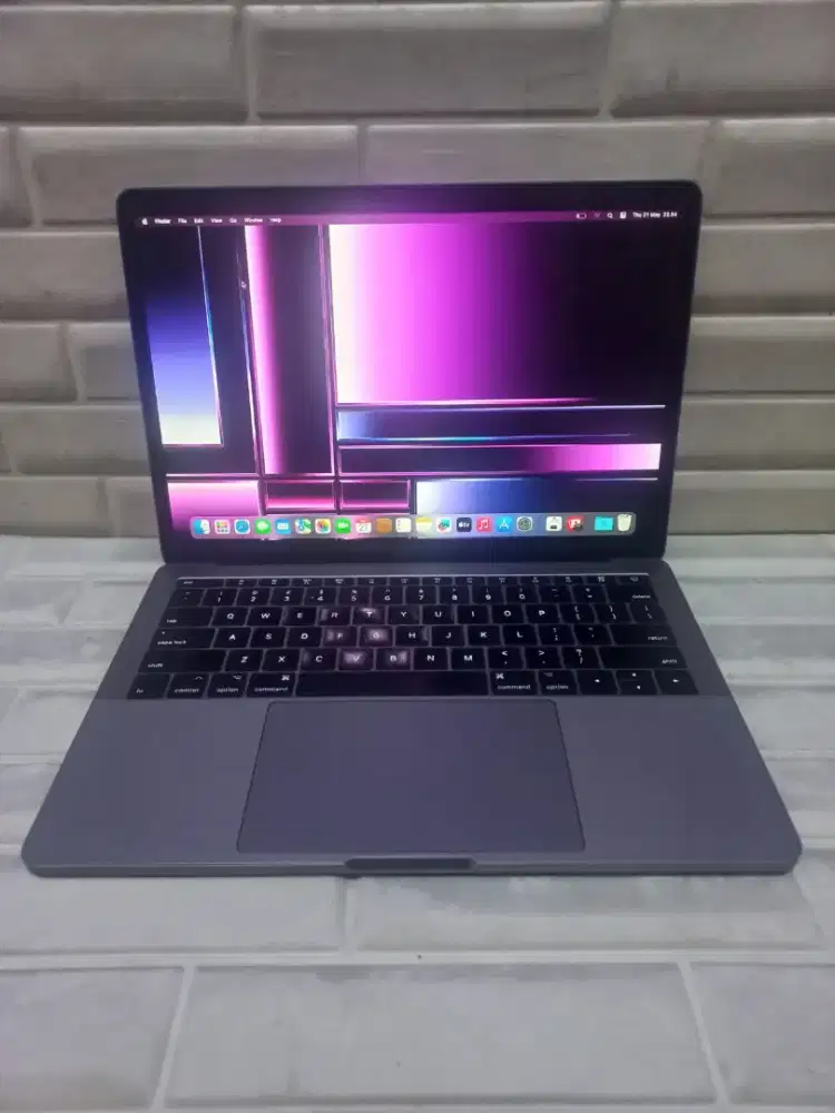 MacBook Pro 13-inch, 2017 Two Thunderbolt 3Ports