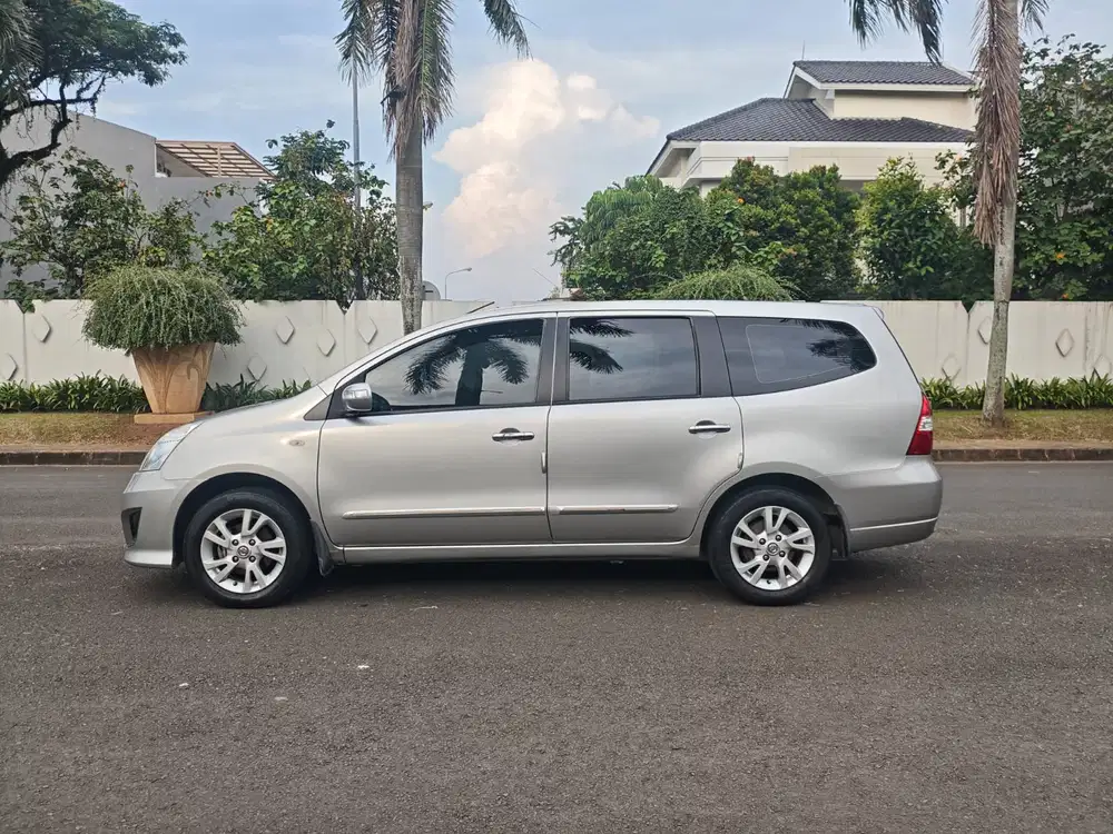 Nissan Grand livina 2012 Bensin