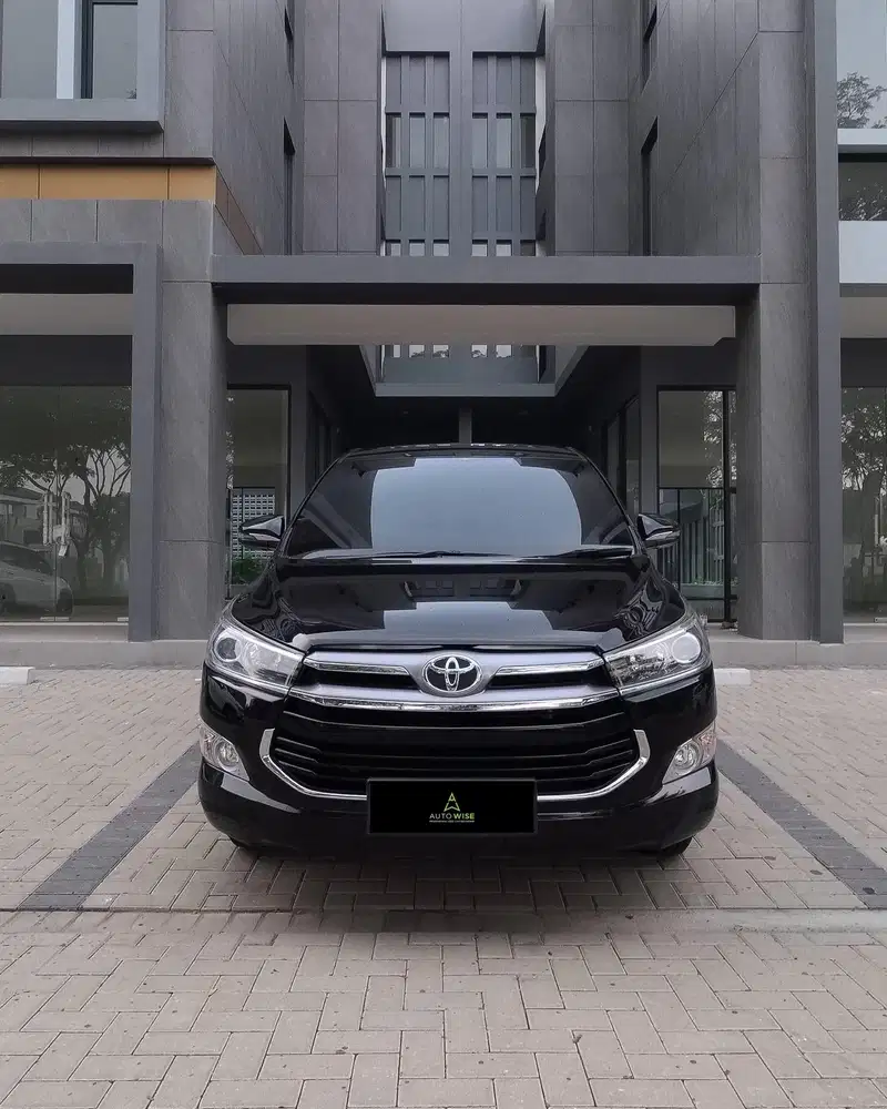 INNOVA V AT 2.0  2018 BLACK ON BROWN