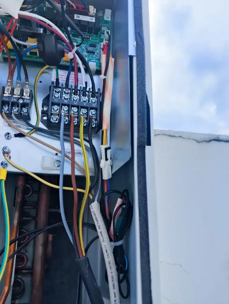 Jasa Bongkar pasang dan service AC