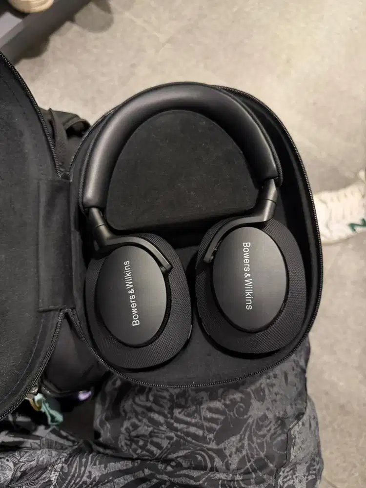 Bowers & Wilkins Px7 S2e wireless ANC Headphones Black Like New