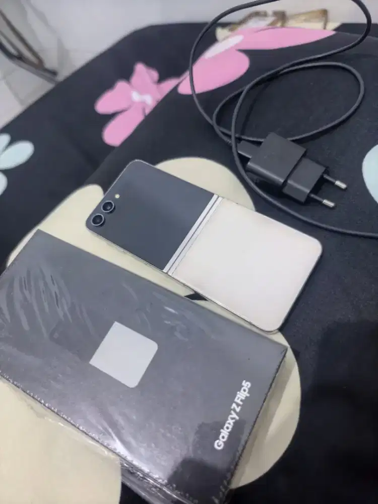 Samsung galaxy z flip 5 12/512