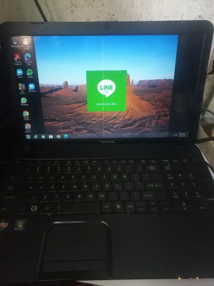 Laptop tosiba cord 2 jual apa ada nya aja asal masih mau menyala aja