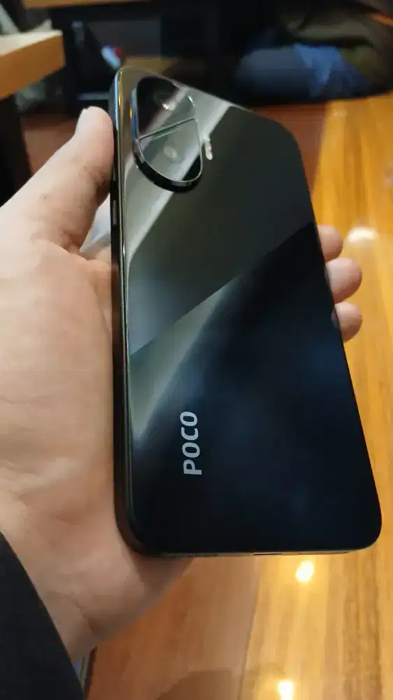 POCO F7 5G ram 12/528 baterai 6500mAh pengisian 90W