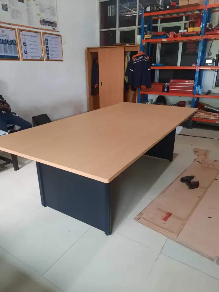 Meja rapat besar by lunar Ukuran P.240cm L.120cm