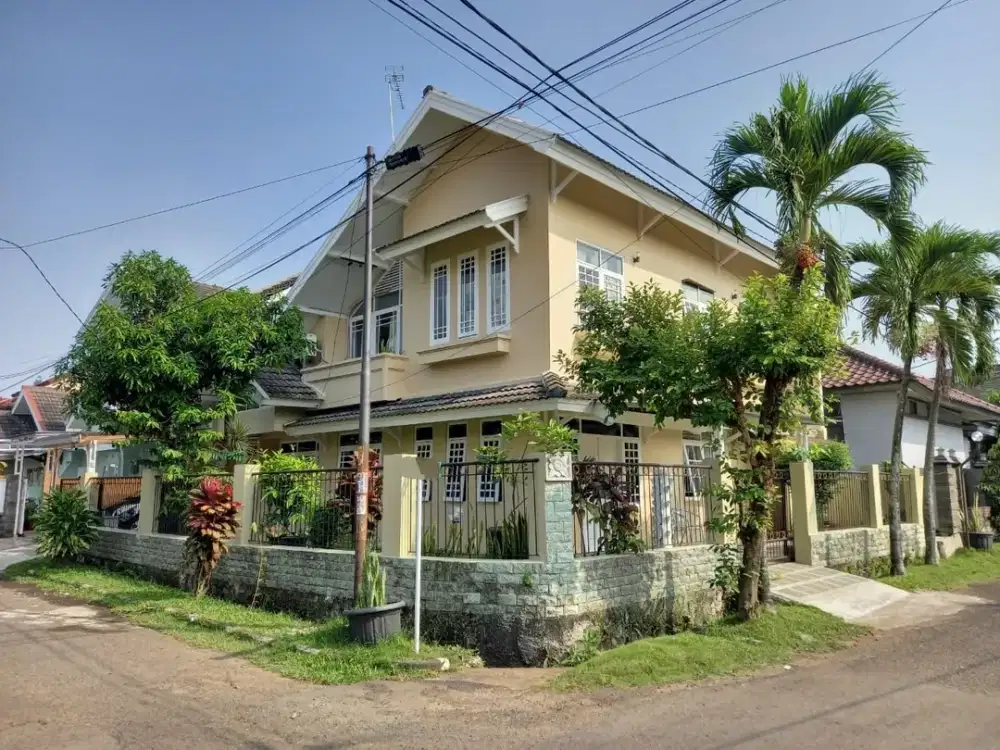 RUMAH HOOK STRATEGIS DENGAN LINGKUNGAN NYAMAN DAN TENANG DI ARCAMANIK