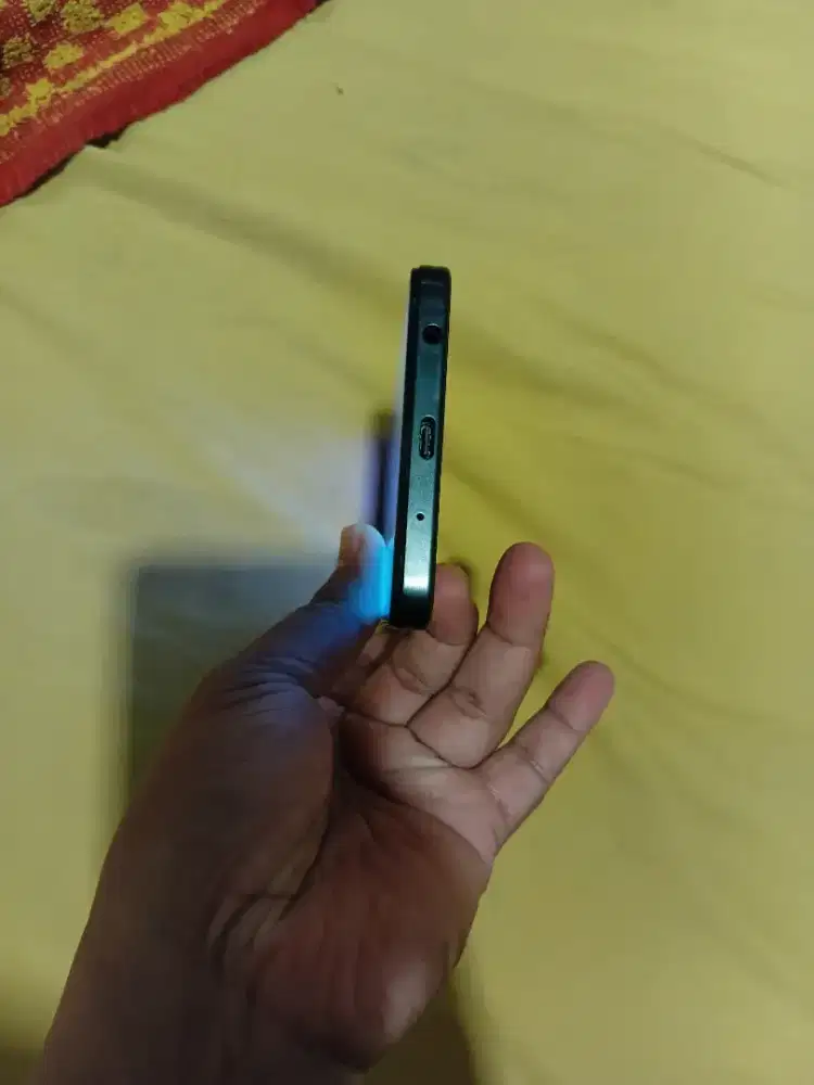 Di jual BU hp vivo Y04s ram 4+4/64, kelengkapan ,hp dan casan,jakpus