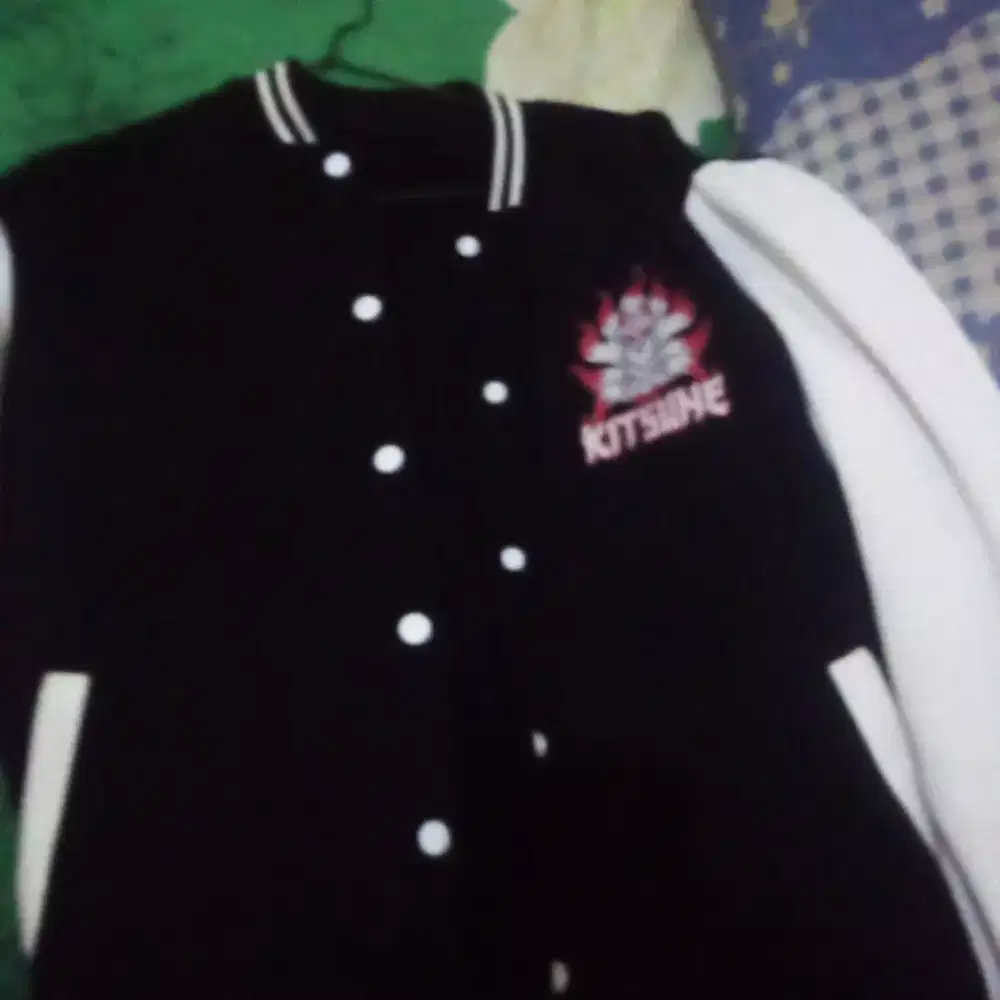 Menjual jas atau switer