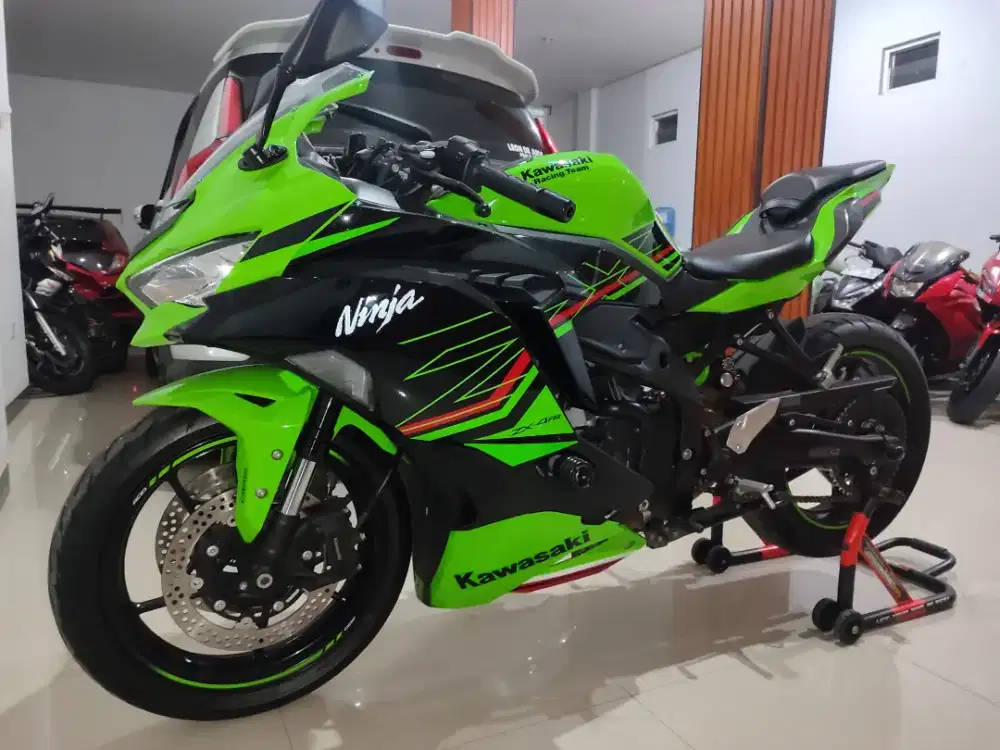 Kawasaki ninja ZX4RR