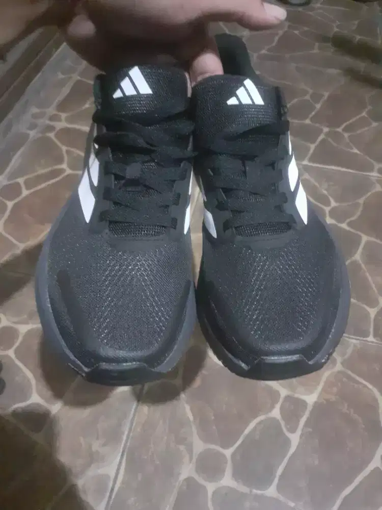 Di jual aja gan sepatu adidas
