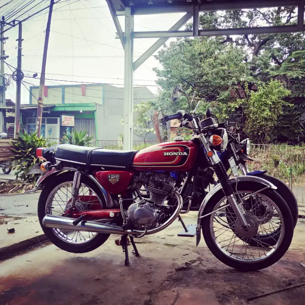 CB 125 original warna merah kelahiran tahun 1976