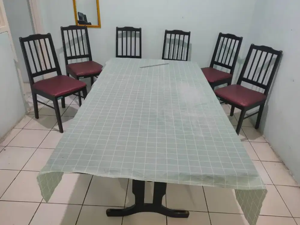 JUAL 1 SET MEJA MAKAN DAN 6 KURSINYA
