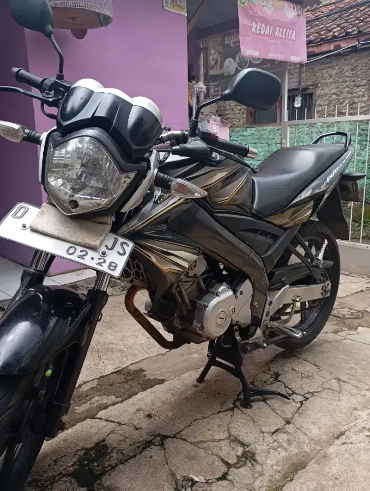 Dijual motor Yamaha Vixion 2013 hitam mulus pisan istimewa
