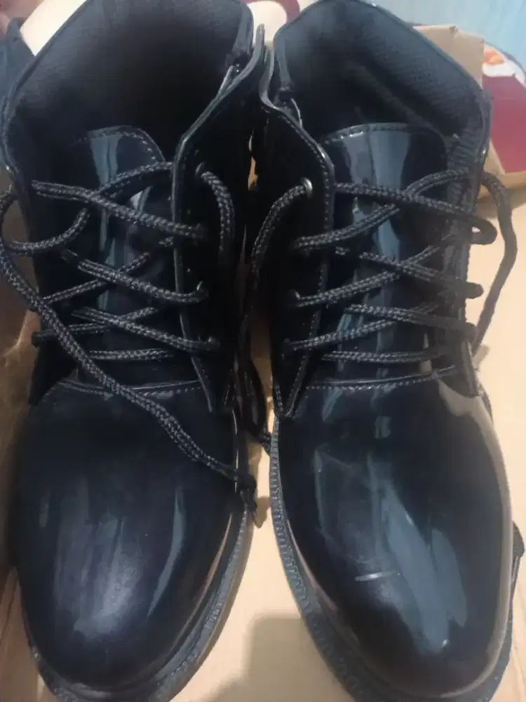 Jual sepatu pdh baru