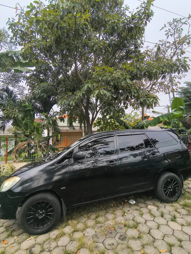 Toyota Kijang Innova 2005 Bensin