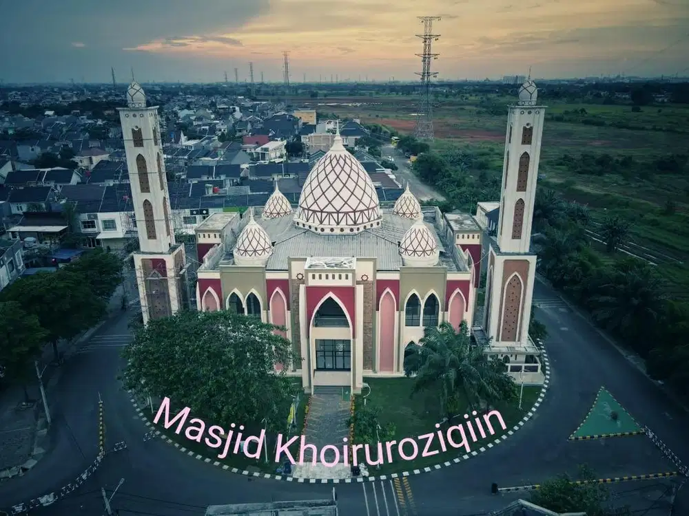 Rumah Rapih Manis depan taman dan musholla Villa Rizki