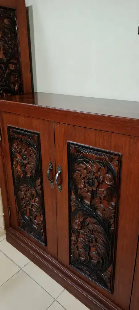 LEMARI KAYU JATI UKIR PENDEK