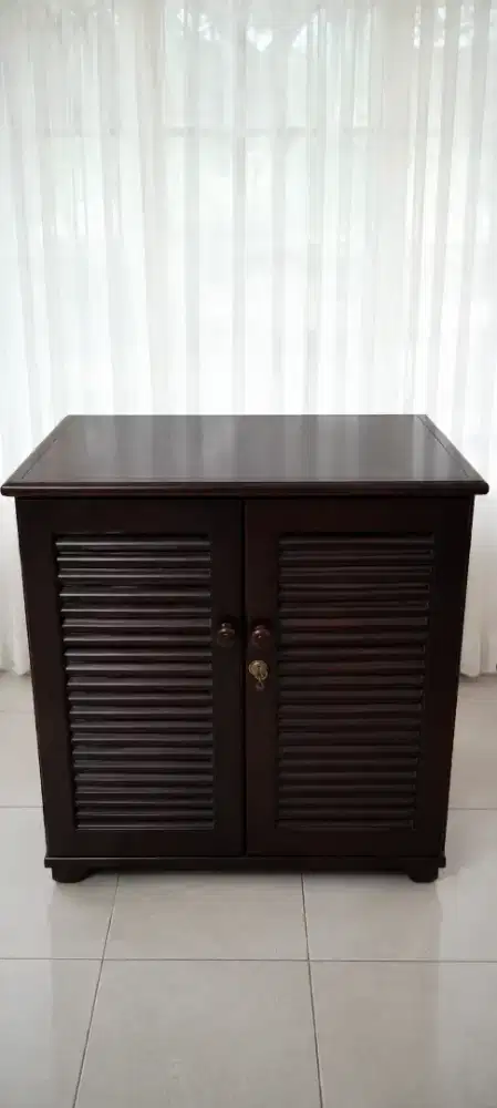 LEMARI KAYU 2 PINTU GARIS GARIS