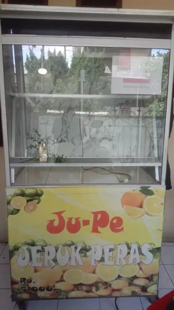 Etalase jeruk peras