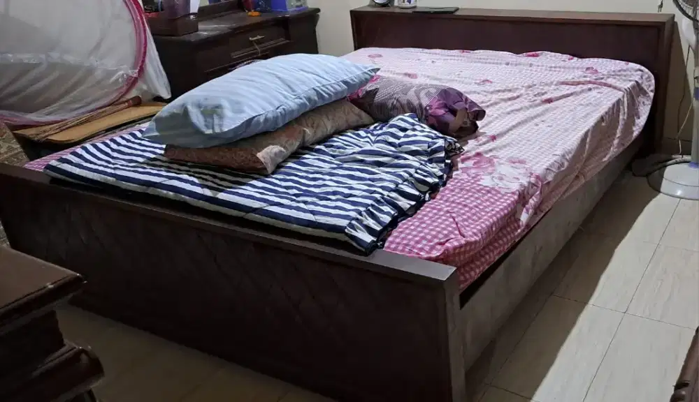 Tempat tidur kayu jati jepara