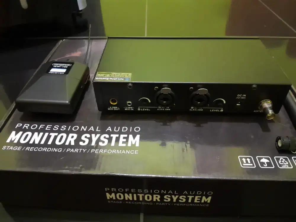 Fs..Ear Monitor Wireless Recording Tech IEW100