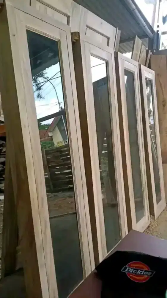 Pintu kayu jati