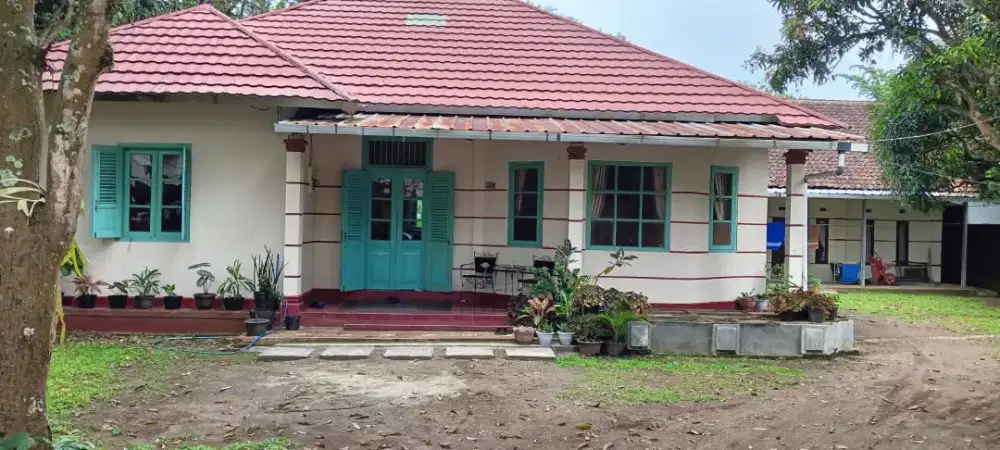 DIJUAL RUMAH LOKASI KUNINGAN JABAR  + PAVILIUN + KOLAM